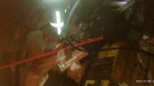 Çatı yangını büyümeden söndürüldü