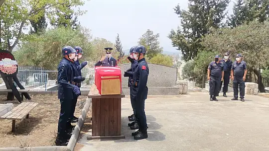 Kıbrıs Gazisi Akan, Fethiye'de toprağa verildi