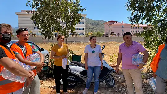 AK Parti Fethiye Öğrencilerin Yanında