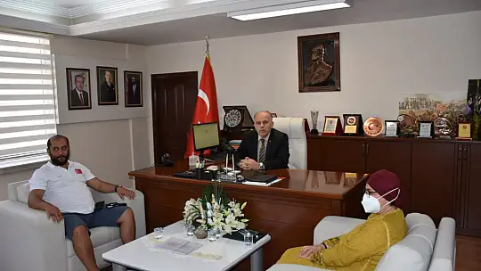 İşitme Engelliler Yüzme'de Türkiye Şampiyonundan İlman'a Ziyaret