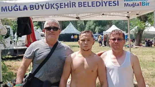 Genç Güreşçi Fethiyeli Ozan Kıl Er Meydanında Şampiyon Oldu