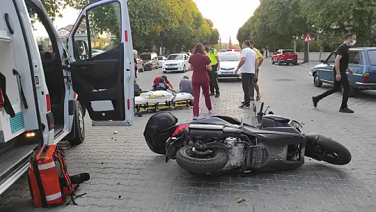 Motosiklet ile bisiklet çarpıştı: 2 yaralı