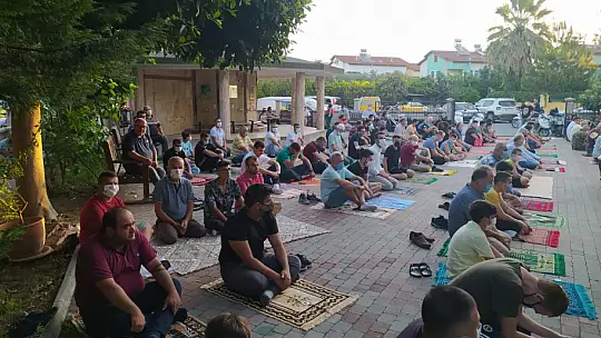 Kurban Bayramı, Bayram Namazı İle Başladı