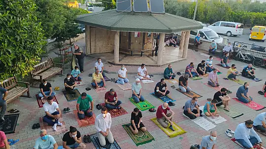 Kurban Bayramı, Bayram Namazı İle Başladı