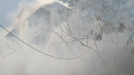 Fethiye'de 4 katlı mobilya mağazasında yangın