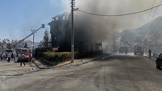 Fethiye'de 4 katlı mobilya mağazasında yangın