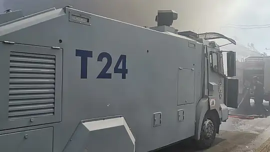 Fethiye'de 4 katlı mobilya mağazasında yangın