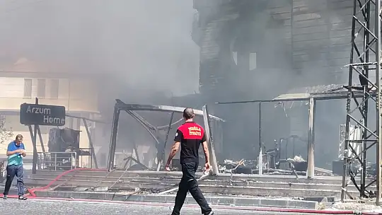 Fethiye'de 4 katlı mobilya mağazasında yangın