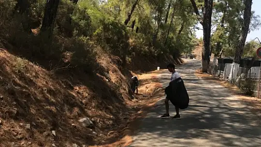 Bir Yandan Nöbet Tutup, Bir Yandan Yardıma Koşuyorlar