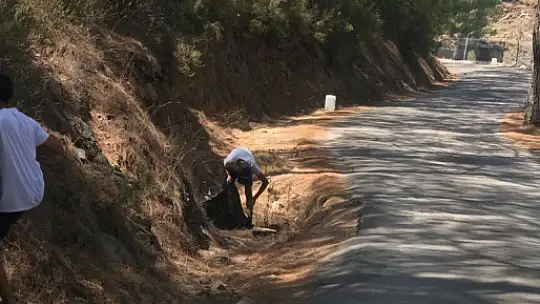 Bir Yandan Nöbet Tutup, Bir Yandan Yardıma Koşuyorlar