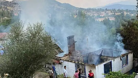 Yayla Çobanisa'da 4 Ev Küle Döndü