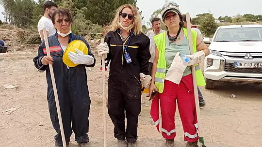 Gönüllüler yangın söndürme çalışmalarına da destek oldu