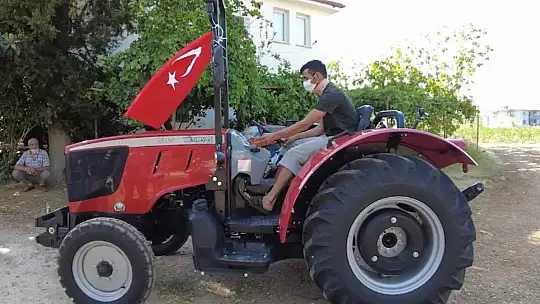 Bakan Kurum'un Söz Verdiği Traktör Teslim Edildi