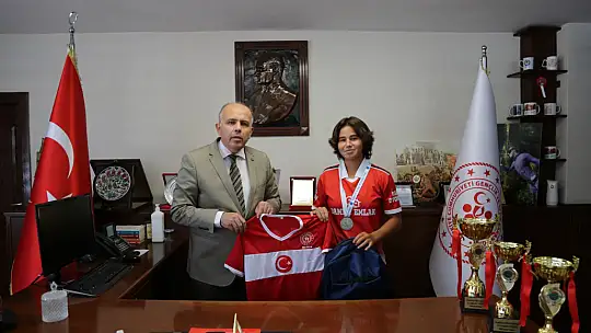 Şampiyon takımdan İlman'a ziyaret