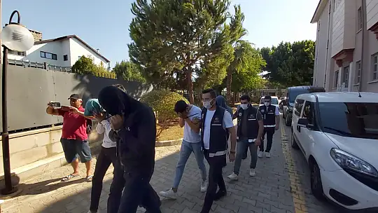 Savcı, polisiz diyerek 3 milyon TL dolandırdılar