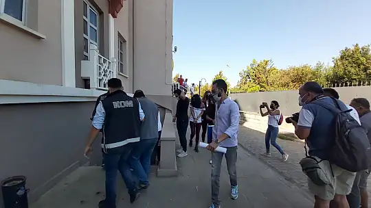 Savcı, polisiz diyerek 3 milyon TL dolandırdılar