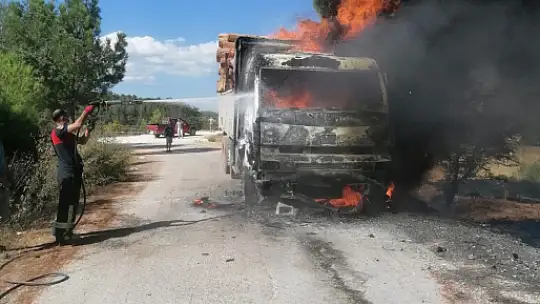 Seyir halindeki kamyon alev aldı