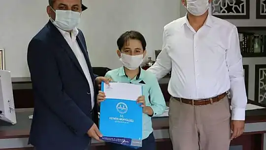 Hafızlık Belge Sınavında Başarılı Olan Öğrencilere Çeşitli Hediyeler Sunuldu