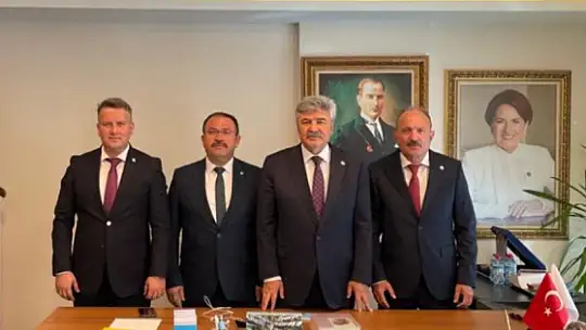 Behçet Saatcı, İYİ Parti rozetini taktı