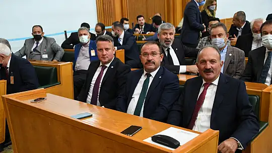Behçet Saatcı, İYİ Parti rozetini taktı