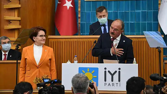 Behçet Saatcı, İYİ Parti rozetini taktı