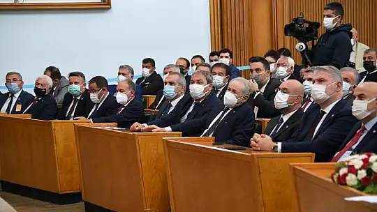 Behçet Saatcı, İYİ Parti rozetini taktı