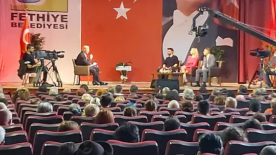 Uğur Dündar ile Demokrasi Arenası'nda söz gençlerin!