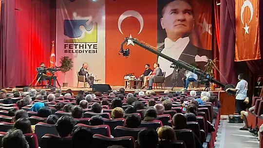 Uğur Dündar ile Demokrasi Arenası'nda söz gençlerin!