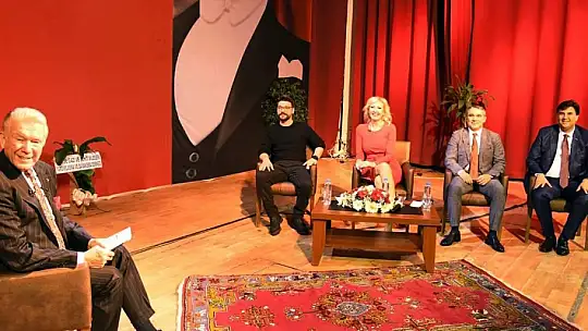 Uğur Dündar ile Demokrasi Arenası'nda söz gençlerin!