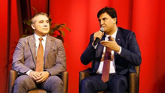 Uğur Dündar ile Demokrasi Arenası'nda söz gençlerin!