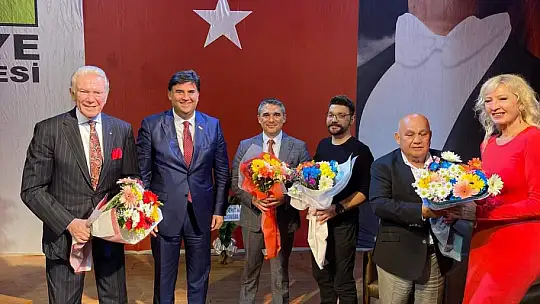 Uğur Dündar ile Demokrasi Arenası'nda söz gençlerin!