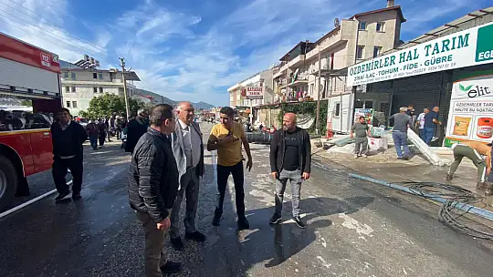 Plastik ürün dükkanı alevlere teslim oldu