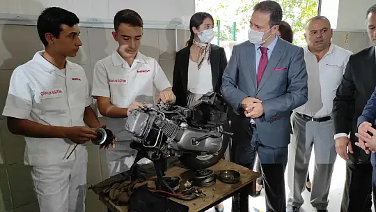 Motorlu araçlar atölyesi törenle açıldı