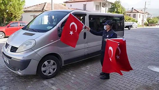 Seydikemer Kırmızı Beyaza Büründü