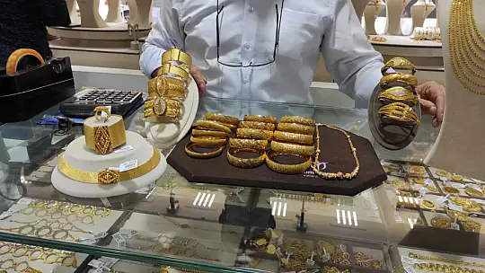 Dolar tüm zamanların rekorunu kırdı! 1 dolar 10 TL'yi gördü