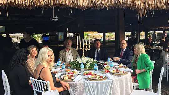 Kandil ve Kardeş ailesinin mutlu günü