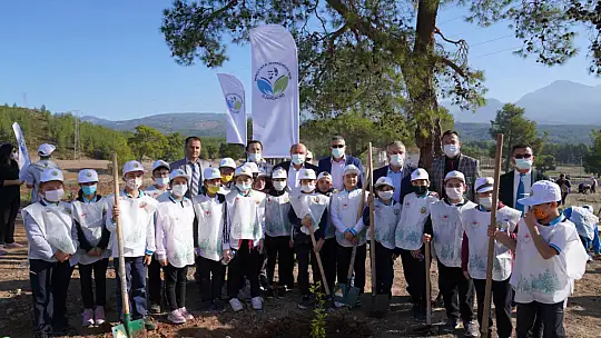 Seydikemer'de yeşil bir gelecek için fidanlar toprakla buluştu