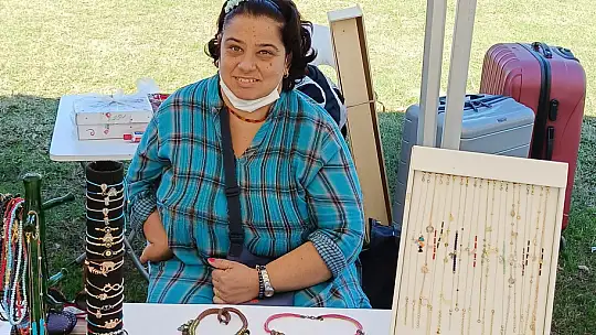 El emeği göz nuru pazarı Beşkaza Meydanı'nda