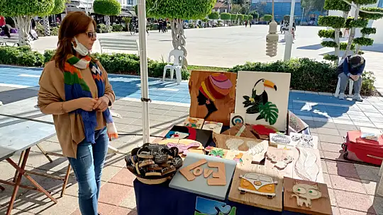 El emeği göz nuru pazarı Beşkaza Meydanı'nda