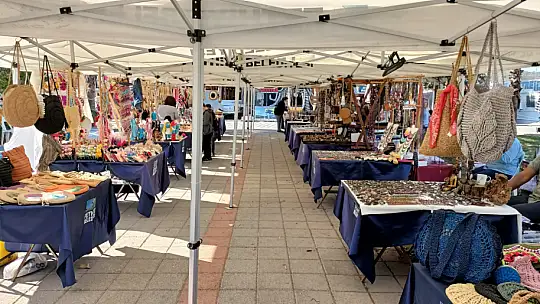 El emeği göz nuru pazarı Beşkaza Meydanı'nda