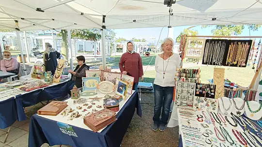 El emeği göz nuru pazarı Beşkaza Meydanı'nda