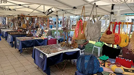 El emeği göz nuru pazarı Beşkaza Meydanı'nda