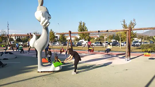 Şehit Fethi Bey Parkı'na büyük ilgi