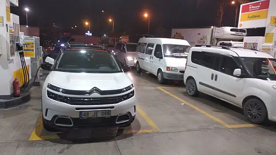 İstasyonlarda zam kuyruğu