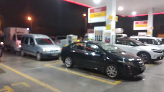 İstasyonlarda zam kuyruğu