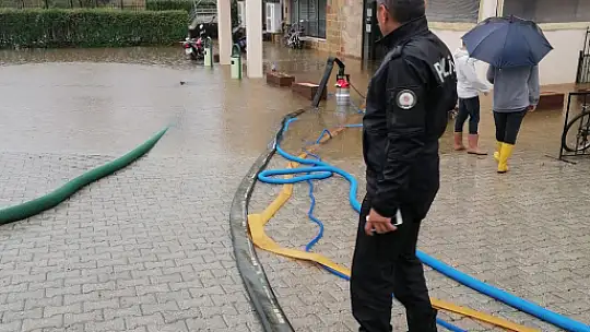 Fethiye Emniyeti'nden yağmur mesaisi