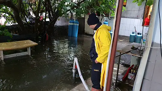 Fethiye Emniyeti'nden yağmur mesaisi