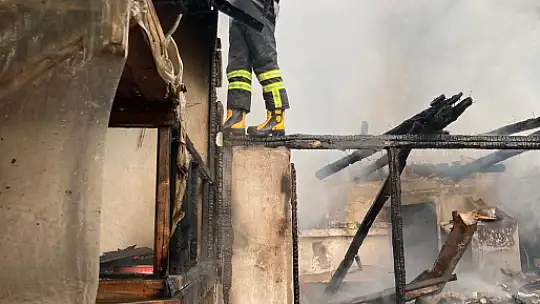 Kullanılmayan evde çıkan yangın korkuttu