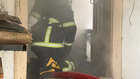 Kullanılmayan evde çıkan yangın korkuttu