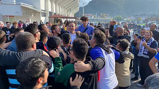 Fethiyespor taraftarından sevgi gösterisi